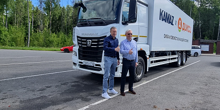 Сергей Когогин приехал на ПМЭФ за рулем нового грузовика КАМАЗ-65658